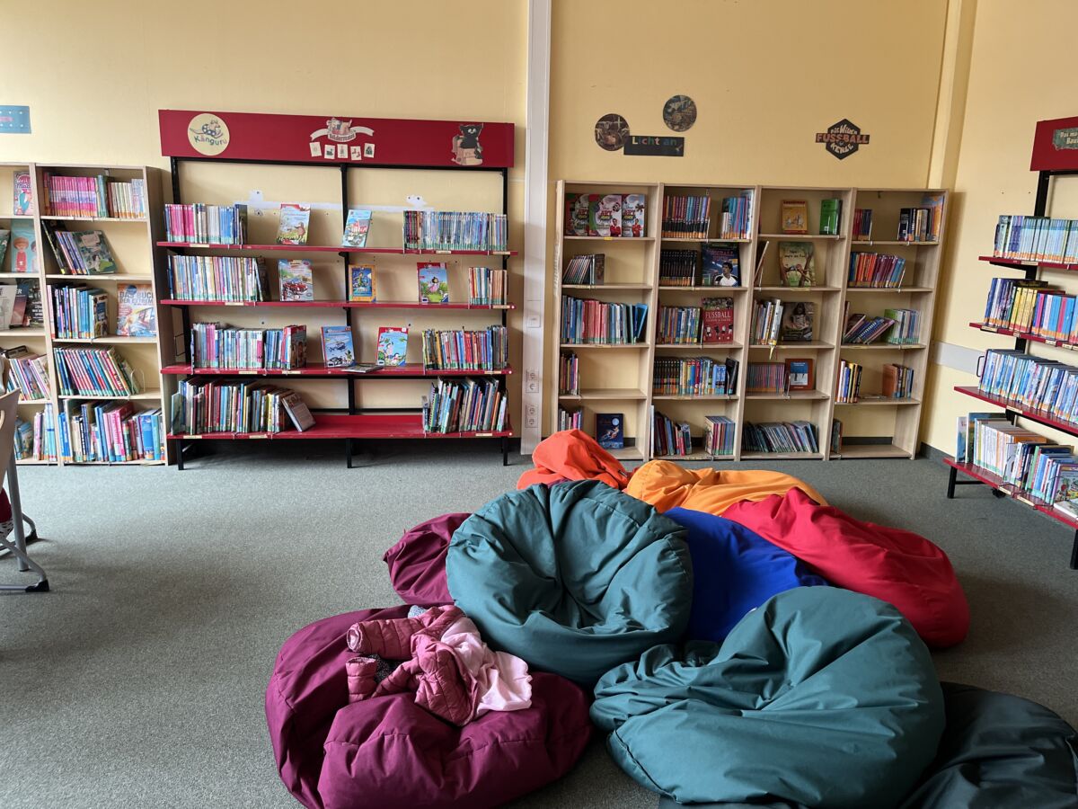 Unsere Schulbibliothek – Ein Ort zum Lesen, Lernen und Träumen